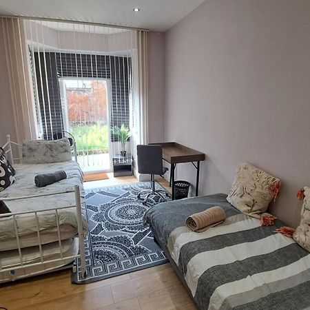Comfy Fenia Stay London Exterior foto
