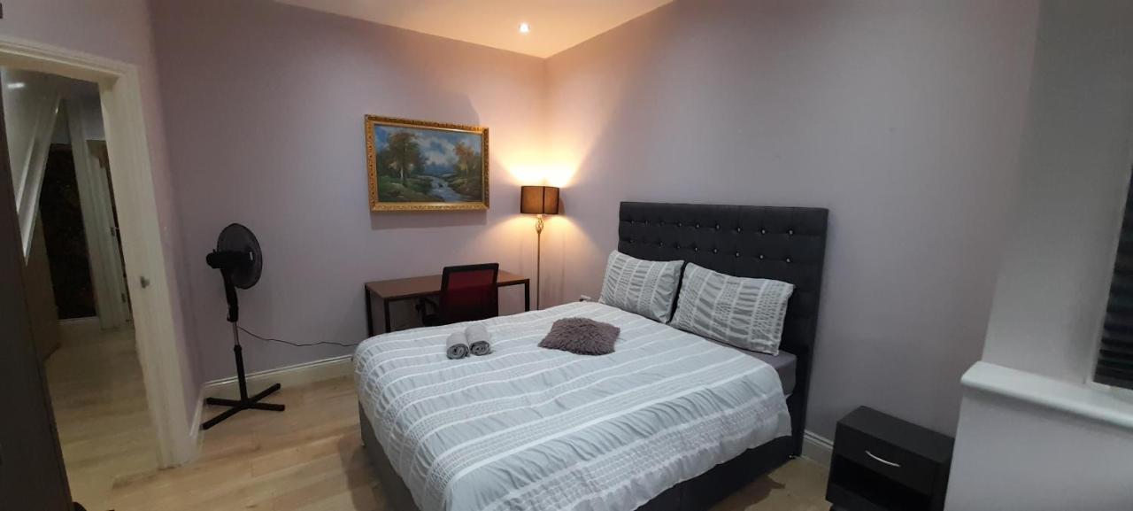 Comfy Fenia Stay London Exterior foto