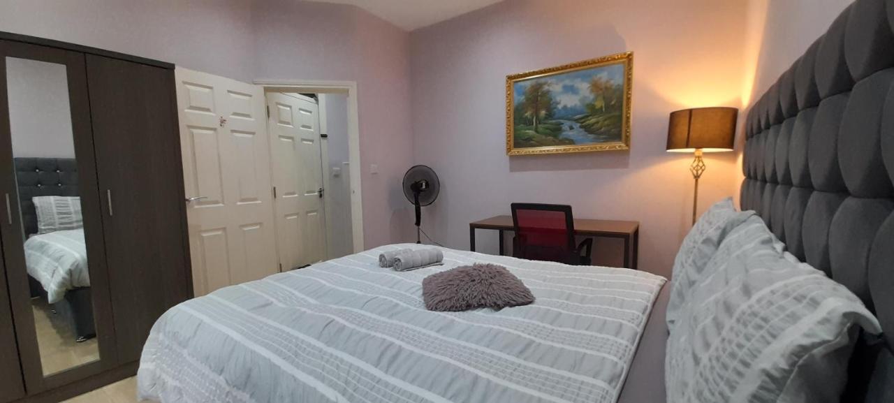 Comfy Fenia Stay London Exterior foto