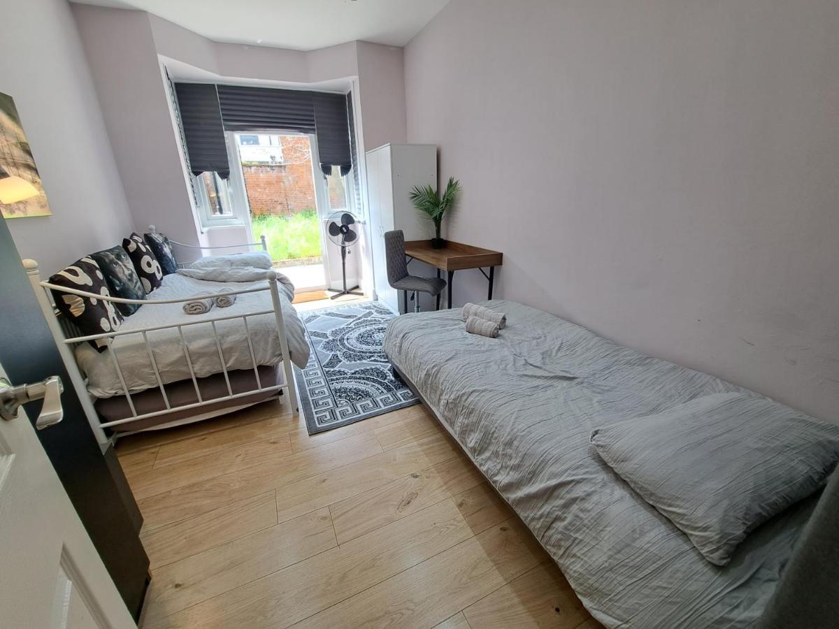 Comfy Fenia Stay London Exterior foto