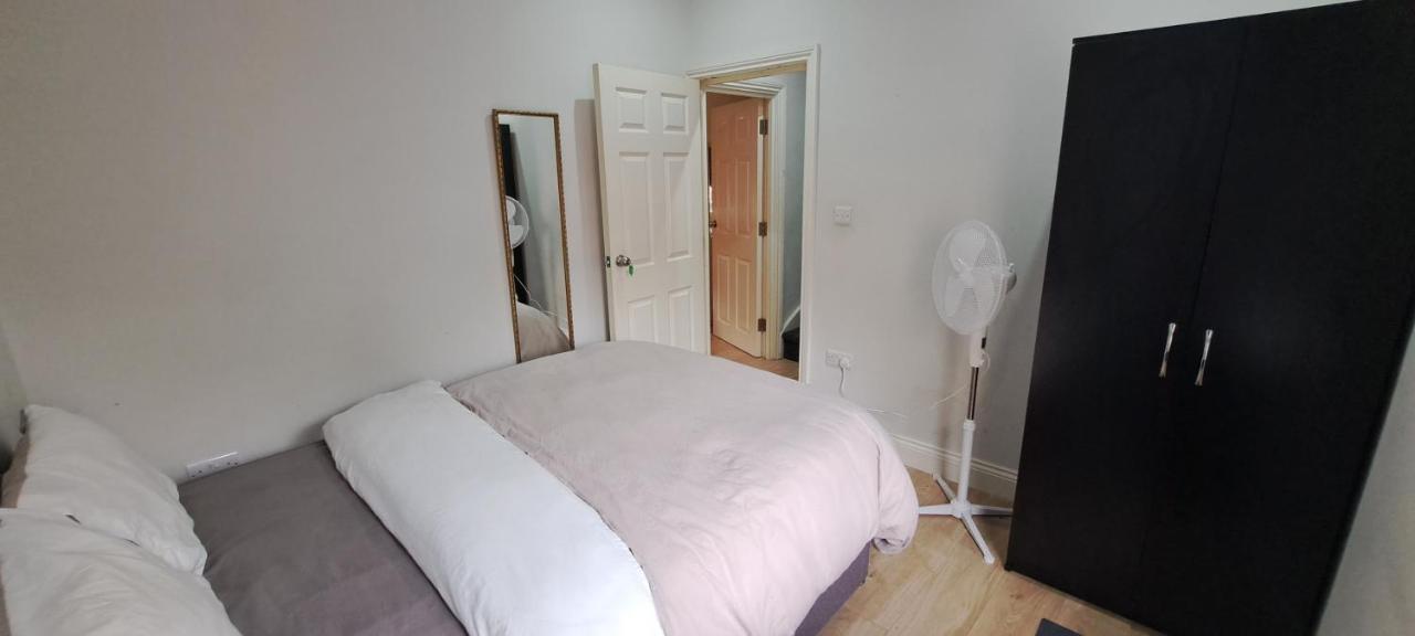 Comfy Fenia Stay London Exterior foto