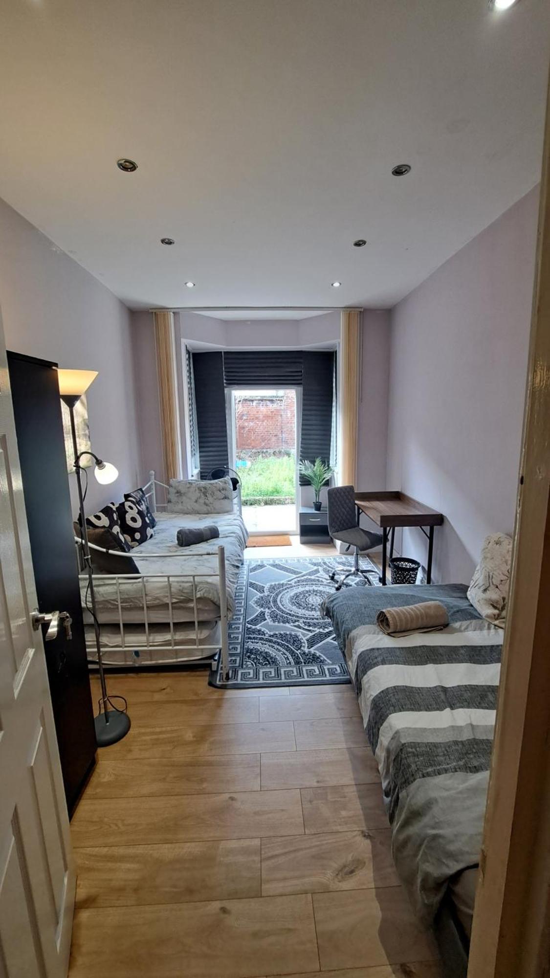 Comfy Fenia Stay London Exterior foto