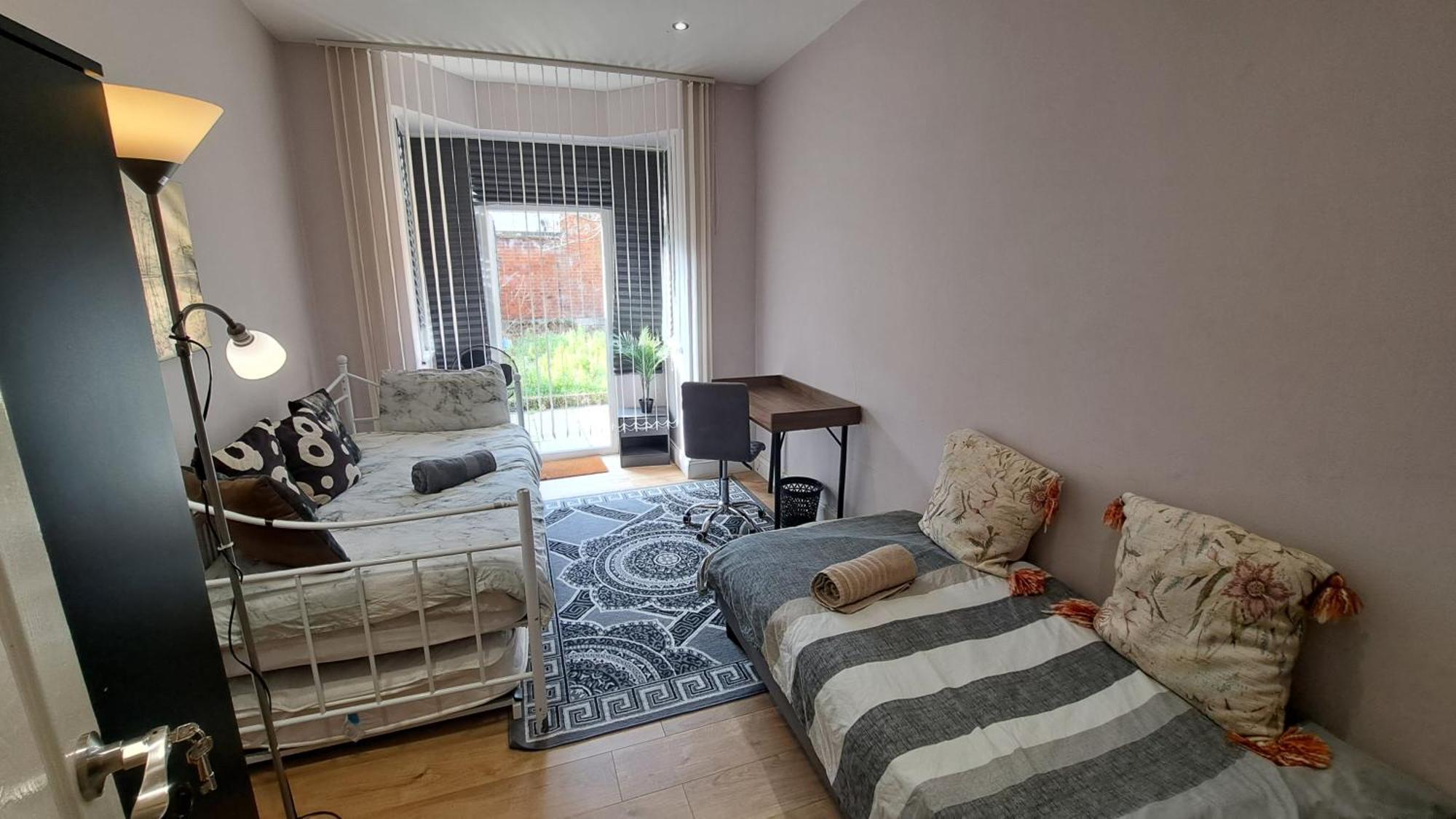 Comfy Fenia Stay London Exterior foto