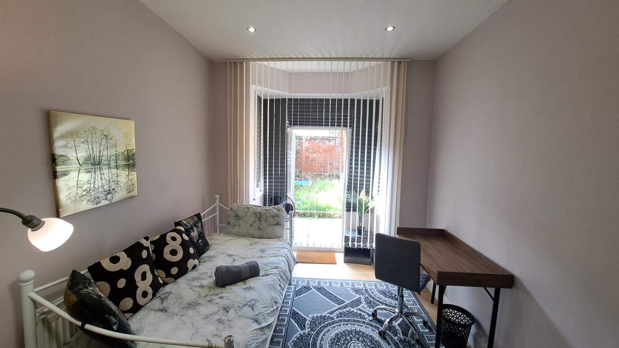 Comfy Fenia Stay London Exterior foto