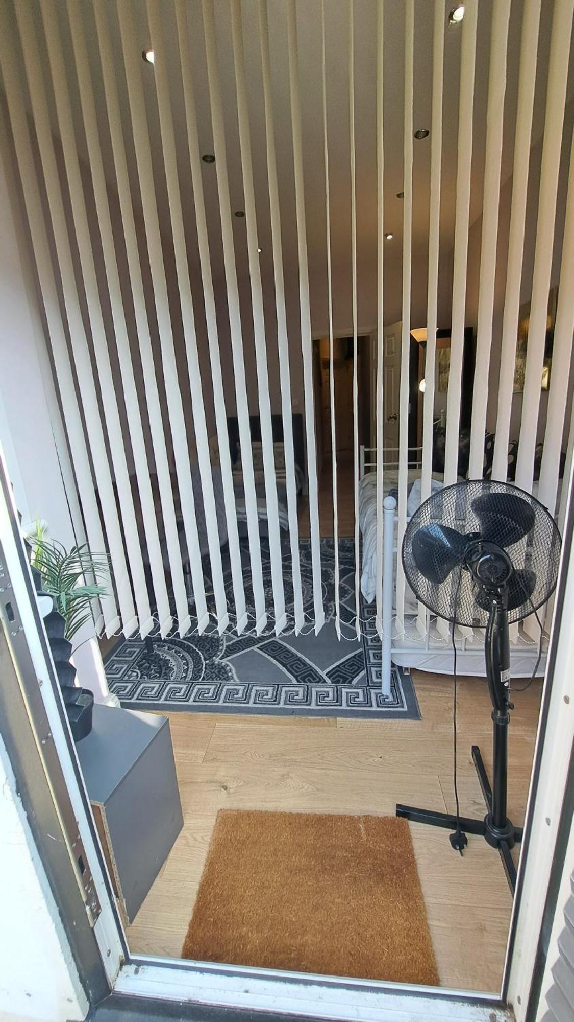 Comfy Fenia Stay London Exterior foto
